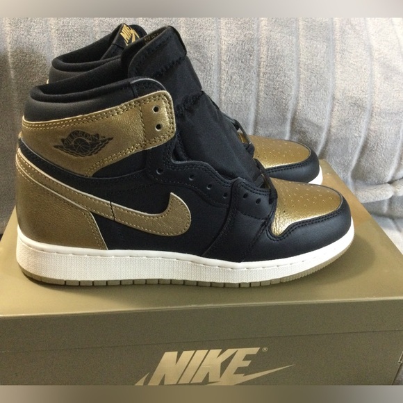 Nike Other - Nike Air Jordan 1 Retro High OG Black/Metallic Gold Size 6Y
